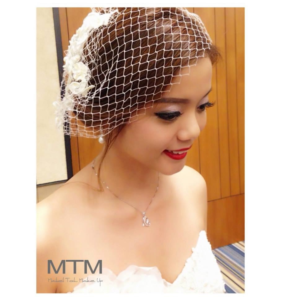 Simple hairstyle with birdcage veil