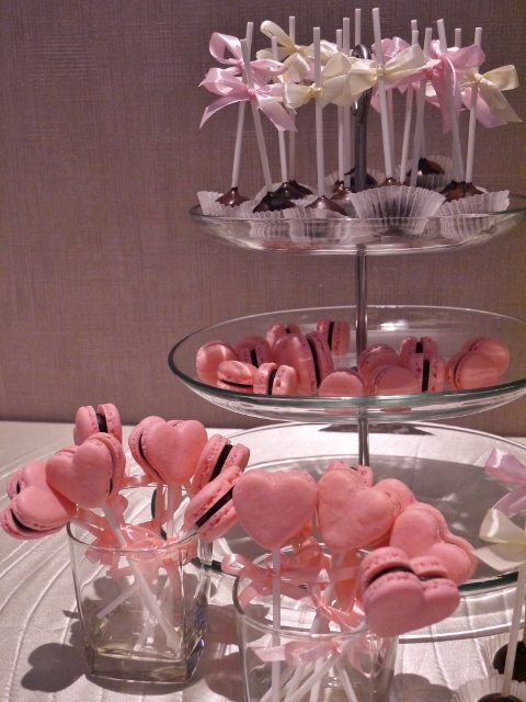 Heart-shaped macaron pops and cake pops